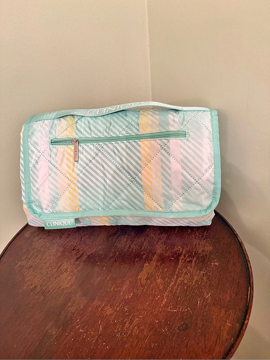 Clinique Handbags - Clinique Picnic Blanket in Green & Yellow NWT